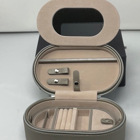 NIB Wolf Heritage zippered jewelry box/travel case - Picture 5 of 10